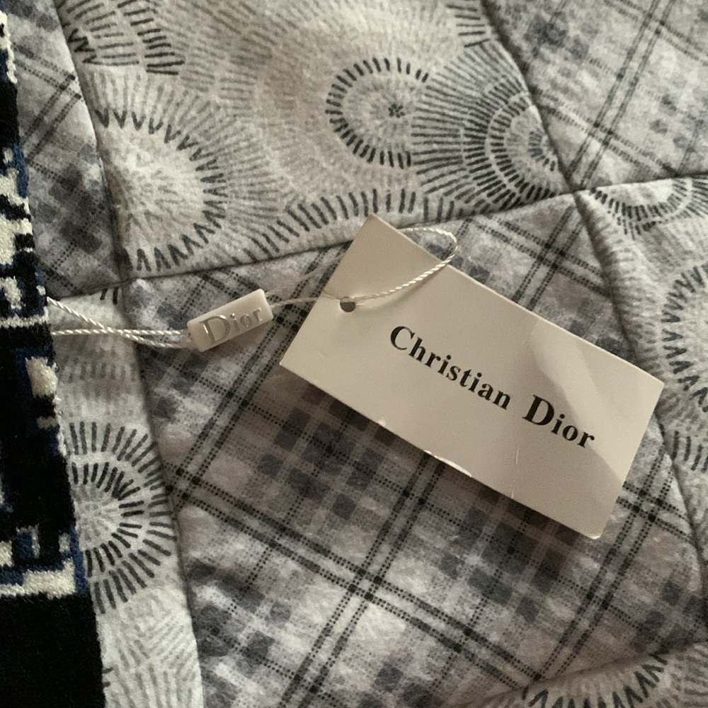 Christian Dior Black and White Scarf - Picture 4 of 7